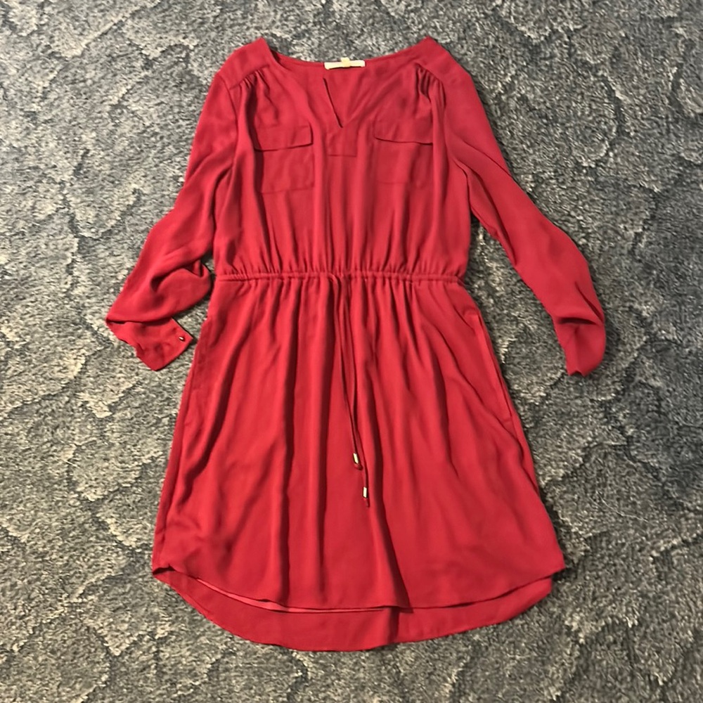 Burgundy dress. V neck. Midi dress.